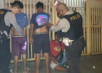 Polsek Malalayang secara rutin dan berkesinambungan melaksanakan Program Unggulan Sibulan (sikat Pemabuk jalanan) di wilayah hukum Polsek Malalayang Polresta Manado, Senin (13/3/2023) malam