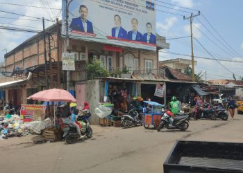 Puluhan Pedagang yang berjualan di kawasan Pasar Haji Muslim tepatnya dijalan turunan Jembatan Musi 6 yang berada di Kelurahan II Ulu Kecamatan Seberang Ulu I