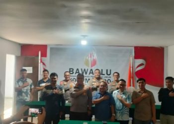 Kapolresta Manado Kombes Pol Julianto Sirait di dampingi oleh Wakapolresta, Kabag Ops, Kabag Sabhara, dan Kasat Reskrim berkunjung ke Kantor Bawaslu Kota Manado
