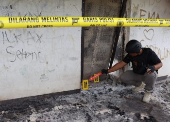 Terbakarnya bangunan SMPN 2 Dekai, Kabupaten Yahukimo yang terjadi sekitar Pukul 01.25 WIT, Kamis (16/3/23)