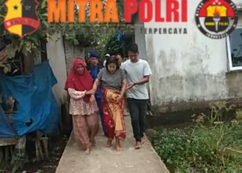 Pangkalan Sandar Upang Ditpolairud Polda Sumsel berikan bantuan 'Ambulance Apung Dulur Kito', guna mengevakuasi salah satu ibu yang hamil 8 bulan, Kamis (16/3/2023)