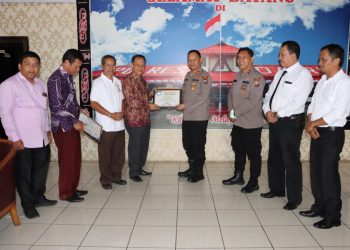 Kapolres Dairi AKBP Wahyudi Rahman, SH, S.I.K, MM Terima apresiasi dan Piagam Penghargaan Atas pengamanan KKR (Kebaktian Kebangunan Rohani) Terbuka Bagi Pemuda dan Pelajar Se-Kabupaten Dairi