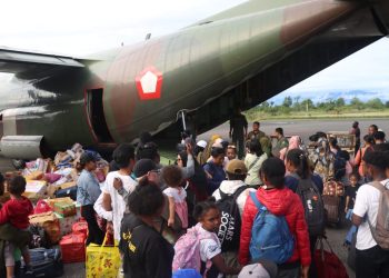 Sebanyak 261 warga di Yahukimo berangkat ke Jayapura menggunakan pesawat udara Hercules A-1315 tipe C-130