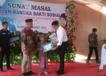 Kedatangan Bupati Ogan Ilir Panca Wijaya Akbar disambut meriah oleh warga kelurahan sungai pinang ogan ilir