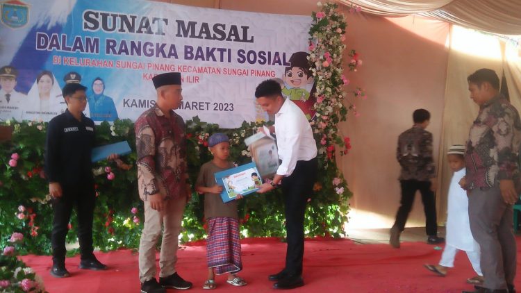 Kedatangan Bupati Ogan Ilir Panca Wijaya Akbar disambut meriah oleh warga kelurahan sungai pinang ogan ilir