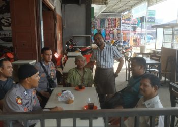 Kegiatan Jumat Curhat dengan personel Polsek Muara