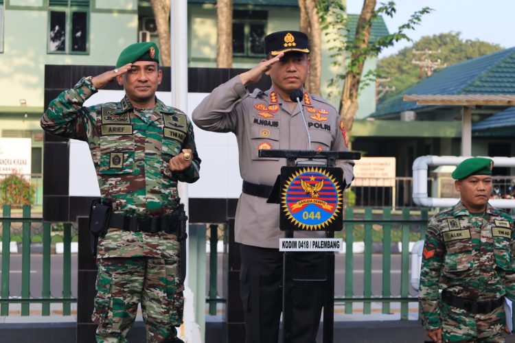 Upacara Pengibaran Bendera Merah Putih 17-an, kegiatan Upacara tersebut yang dilaksanakan bertempat di Makodim 0418/Palembang Jl. Diponegoro no.15, Jum’at (17/3/2023).
