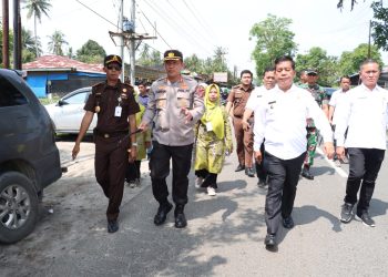 Kapolres Simalungun bersama Unsur Forum Komunikasi Pimpinan Daerah melaksanakan kegiatan monitoring pelaksanaan Pilpanag di Wilayah Kabupaten Simalungun