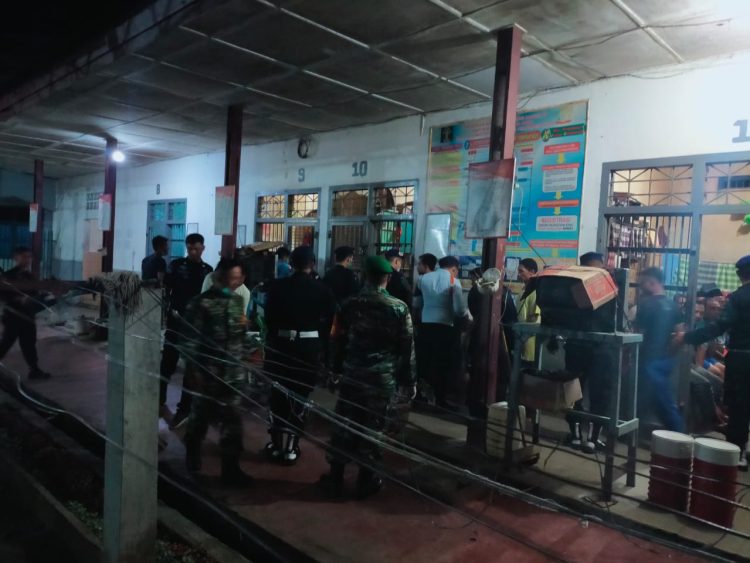Personel Polsek Bangun bersama petugas Lapas, personel TNI dan BNN Simalungun melakukan razia ke Lapas Kelas IIA Pematangsiantar