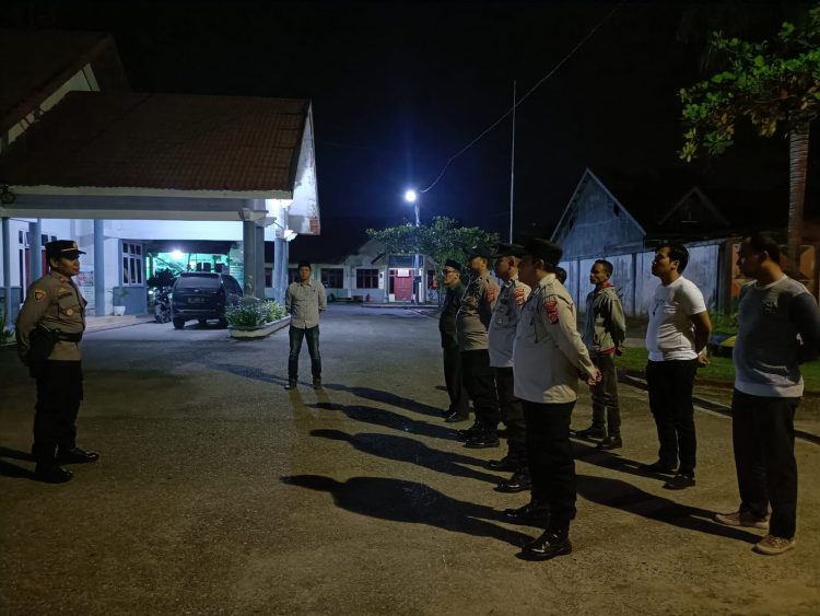 Personel gabungan Polsek Blang Mangat melaksanakan patroli dialogis ke sejumlah gampong di Kecamatan Blang Mangat