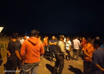 Masyarakat Kecamatan Paya Bakong, Kabupaten Aceh Utara, mendemo PT Pema Global Energi (PGE) di Cluster IV Gampong Tutong, Kecamatan Matang Kuli