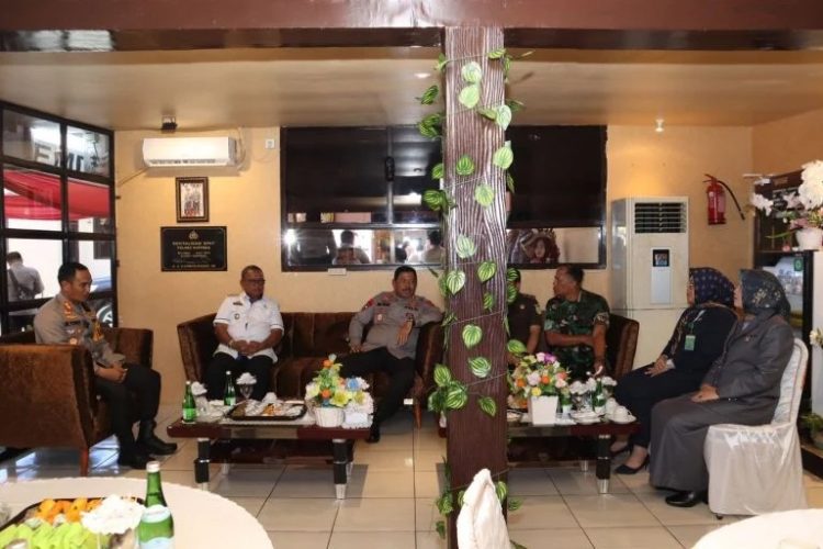 Irjen Pol Drs. Nana Sudjana AS. M.M melaksanakan kunjungan kerja di Polres Soppeng