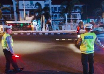Polresta Manado dan Polsek jajaran melaksanakan Silau Mata (siaga lampu biru di keramaian Kota) di wilayah hukum Polresta Manado, Sabtu (18/3/2023)