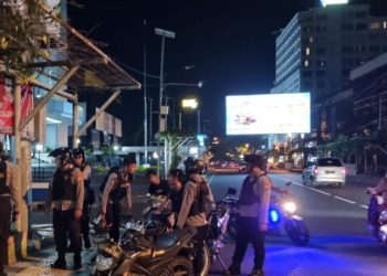 Personel Satuan Samapta Polresta Manado melaksanakan patroli presisi dalam rangka antisipasi tindak kriminalitas di lokasi objek vital di wilayah hukum Polresta Manado