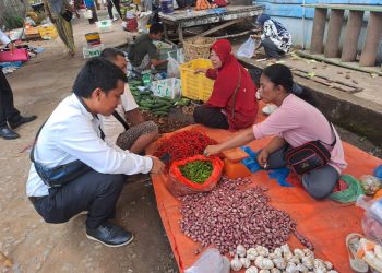 Kegiatan di Pasar Kalangan Desa Raja Kecamatan Tanah Abang Kabupaten Penukal Abab Lematang Ilir Provinsi Sumatera Selatan, Senin (20/3/2023) sekira pukul 10.00 Wib.