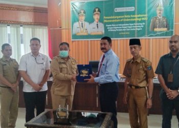 Kajari OKI pada acara penandatanganan kesepahaman antara kejaksaan negeri OKI dengan 314 kepala desa se Kabupaten OKI di Kantor Bupati OKI, Selasa, (21/3/23)