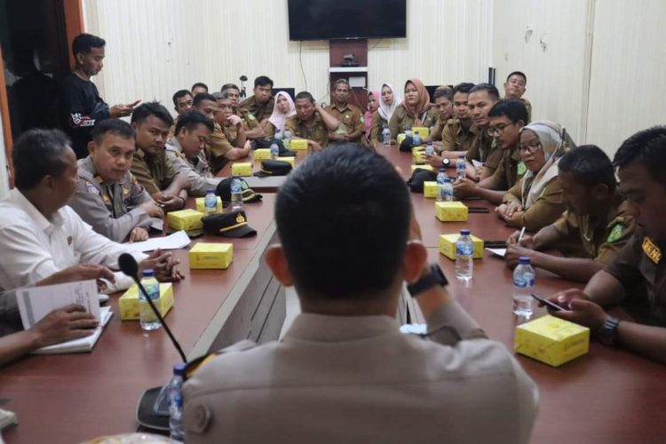 Kapolres Pelabuhan Belawan AKBP Josua Tampubolon, S.H.,M.H., mengumpulkan para Kepling di Kelurahan Belawan I pada Senin (20/3/2023) dalam rangka menyambut Bulan Suci Ramadhan