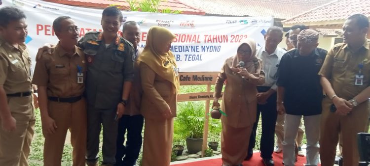 Persatuan Wartawan Indonesia (PWI) Kabupaten Tegal menggelar peresmian Kafe Media'ne Nyong Dinas Kominfo Kabupaten Tegal