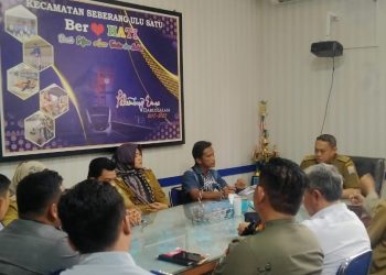 Camat SU 1 bersama stek holder terkait mengadakan rapat koordinasi untuk mengatasi permasalahan yang menurut pemerintah setempat harus segera ditertibkan, rapat tersebut digelar di ruang rapat kantor Kecamatan SU 1, Selasa (21/3/2023)