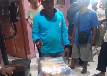 Pengurus gereja yang diwakili Romo Sukino atau sering disapa Romo Kino menggelar Bakti sosial sebagai wujud kepedulian terhadap sesama