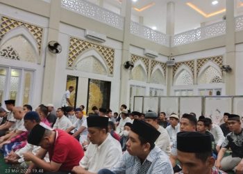 Masjid Al-aman di Komplek Perumahan Pakri Jalan Jenderal Bambang Utoyo Palembang menggelar shalat tarawih berjamaah kedua pada kamis malam. (23/3/2023)