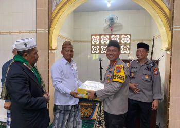 Polres Probolinggo Kota menggelar kegiatan Jumat Curhat kamtibmas bersama para tokoh agama dan masyarakat di Masjid Nuril Anwar Kel. Pohsangit Kidul, Kec. Kademangan