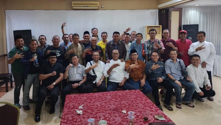 Ketua Umum Relawan Erick Thohir Presiden 2024 (ETHOR), mengundang beberapa advokat, aktivis dan tokoh masyarakat Jawa Timur dalam acara silaturahmi di Rumah Makan Agis, Surabaya