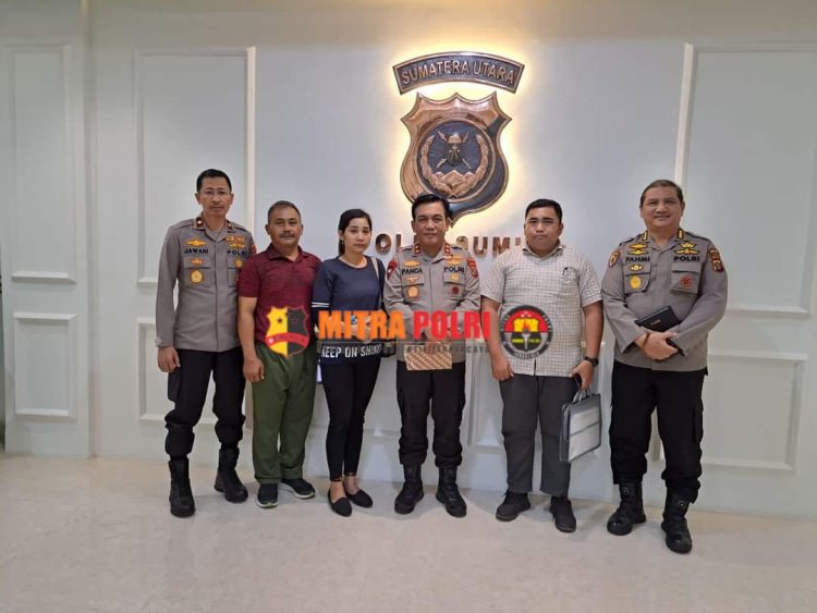 Kapolda Sumut Irjen Pol Panca Putra Simanjuntak bertemu dan mendengarkan langsung keluhan istri dan keluarga Almarhum