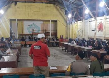 Kasi Humas Polres Dairi Iptu Doni Saleh hadir sebagai narasumber pelaksanaan kegiatan Pesantren Kilat