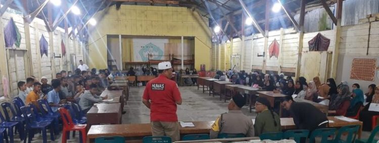 Kasi Humas Polres Dairi Iptu Doni Saleh hadir sebagai narasumber pelaksanaan kegiatan Pesantren Kilat