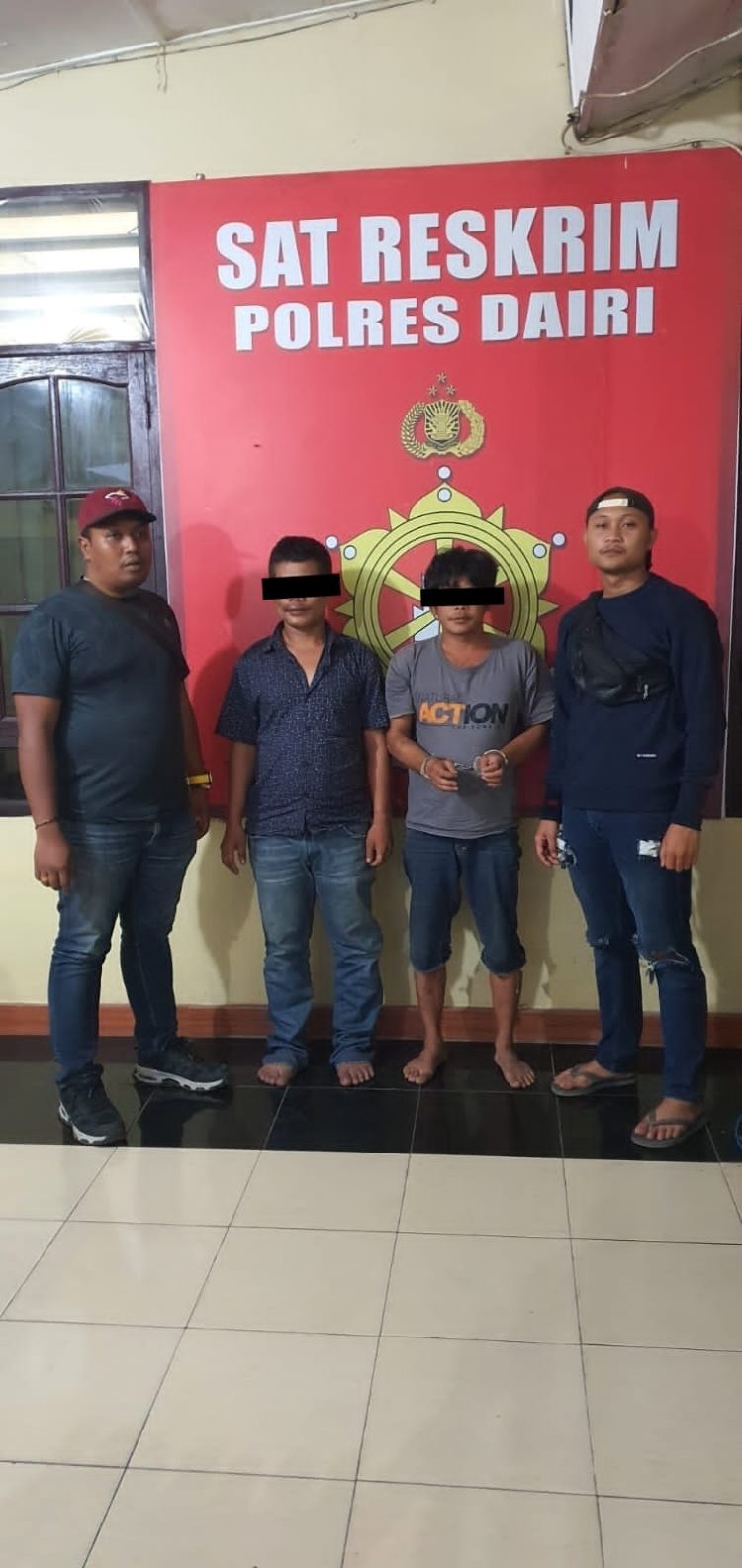 Penangkapan Dua orang pria dewasa terduga pelaku tindak pidana pencurian kenderaan bermotor pada hari jumat 24/03/23 pukul 01.30 wib di jalan Sm raja atas kelurahan batang beruh kecamatan Sidikalang Kabupaten Dairi dan pada hari jumat 24/03/23 pukul 09.00 wib di desa Pardomuan kecamatan siempat nempu hilir