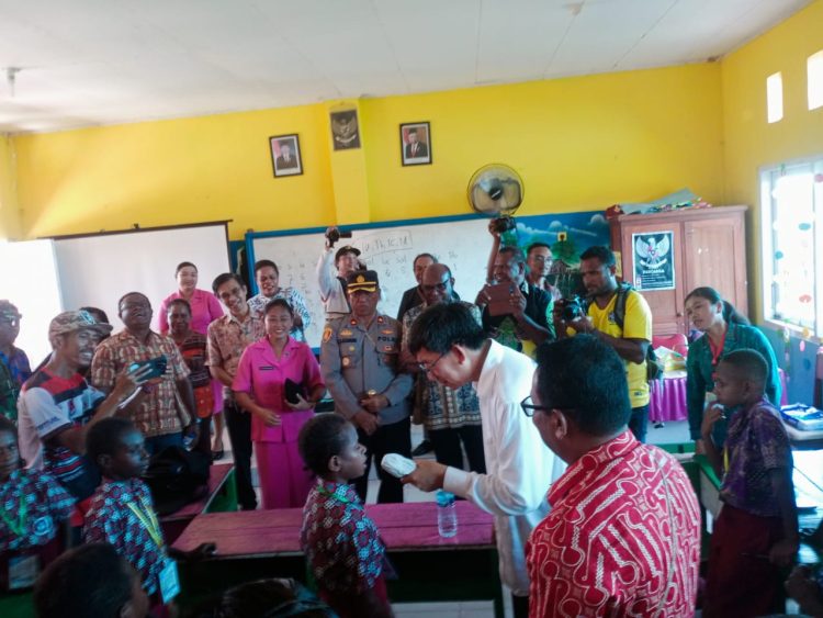 Pemerintah Kabupaten Mappi bekerjasama dengan Yayasan Teknologi Indonesia Jaya dalam rangka pelatihan Pandai berhitung dengan motede Gasing