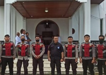 Para personel Polsek Bungursari melakukan patroli sekaligus melaksanakan pengamanan gereja yang ada di wilayah Hukum Polresta Manado