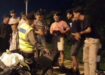 Personel Polsek Jajaran Polresta Manado melaksanakan kegiatan Unggulan Sibulan (sikat Pemabuk jalanan), Sabtu (25/3/2023) malam