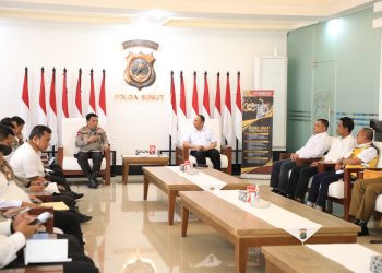 Kapolda Sumut, Irjen Pol RZ Panca Simanjuntak undang Balai Besar Pelaksanaan Jalan Nasional Kementerian PUPR membahas persiapan sarana infrastruktur menjelang lebaran Idul Fitri 2023, Senin (27/3/23) di Lobbi Utama Adhi Pradana. (Foto Dok/ Polda Sumut)