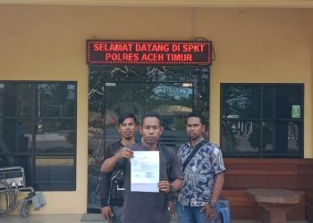 Didampingi puluhan awak media aceh timur dan sejumlah aktivis razali ismail mendatangi Mapolres Aceh Timur dan melaporkan kepala desa alue itam dengan nomor LP/GAR/B/67/lll/2023/SPKT/POLRES ACEH TIMUR/POLDA ACEH