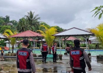 Satuan Samapta Polresta Manado melaksanakan patroli Presisi dengan warga di Wilayah Hukum Polresta Manado, Senin (27/3/2023) Siang