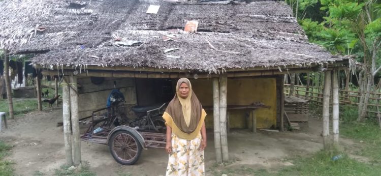 Rabiah HS wanita kelahiran 1965 silam dan suaminya ABD. jalil Rubi (69) merupakan warga Alue Gunto, Kecamatan Syamtalira Aron, Kabupaten Aceh Utara yang masih tinggal digubuk reot tidak layak huni