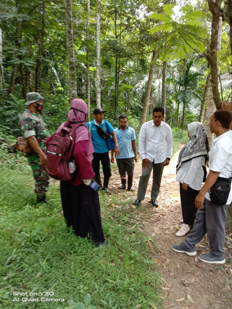 Posramil Muara Dua Serka Joko Sismanto melaksanakan Komunikasi Sosial (Komsos) bersama dengan warga desa Paya Punteut Kecamatan Muara Dua Kota Lhokseumawe. Rabu (29/03/2023)