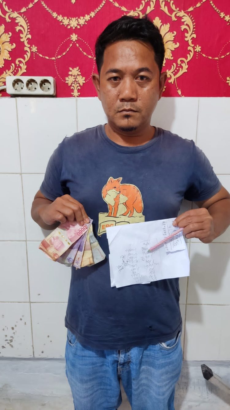 Pelaku Jul Alfonsus Damanik (39) warga Jalan Tangki Bawah, Kelurahan Naga Pita, Kecamatan Siantar Martoba, Kota Pematangsiantar yang diamankan beserta barang bukti