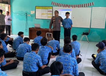 Sat Binmas Polres Tegal Kota sambangi sekolah-sekolah dan mengajak para pelajar untuk berperan serta dalam menjaga kondusifitas keamanan