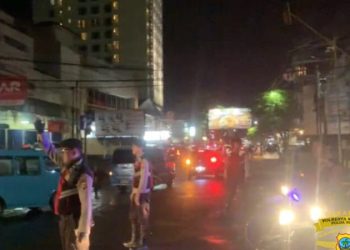 Personel Satuan samapta Polresta Manado melaksanakan giat patroli Silau Mata malam hari hingga menjelang pagi, Senin (13/03/2023)