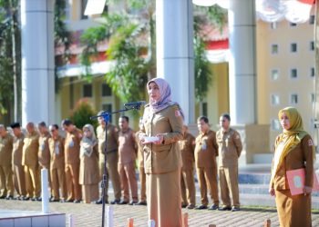 Penjabat (Pj) Fitriany Farhas AP. S.Sos.,M.Si memimpin Apel Gabungan sekaligus Ikrar Netralitas Aparatur Sipil Negara (ASN) pada Pemilihan Umum (Pemilu) 2024