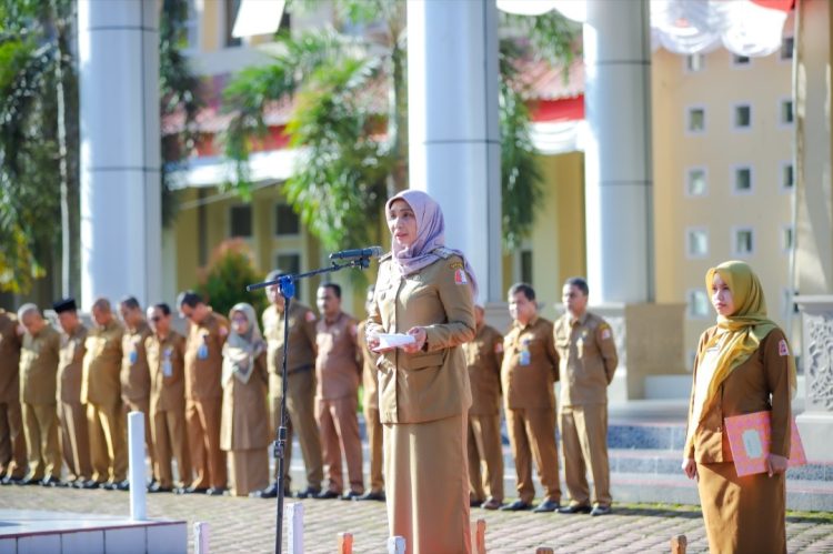 Penjabat (Pj) Fitriany Farhas AP. S.Sos.,M.Si memimpin Apel Gabungan sekaligus Ikrar Netralitas Aparatur Sipil Negara (ASN) pada Pemilihan Umum (Pemilu) 2024