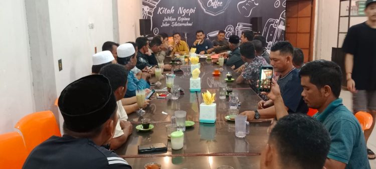 Puluhan masyarakat Desa Lae Mate, Kecamatan Rundeng, Kota Subulussalam menjumpai pengurus Yayasan Advokasi Rakyat Aceh (YARA) Perwakilan Subulussalam