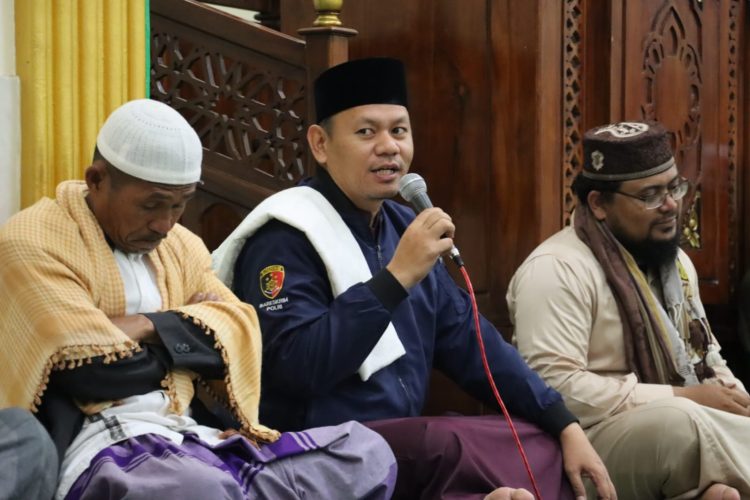 Kapolres Dairi AKBP Wahyudi Rahman SH, SIK, MM sabtu subuh 01/4/23 melaksanakan gerakan subuh keliling bertempat di mesjid Jami' desa Bintang Mersada