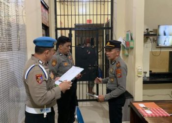 Perwira Pengawas Polresta Manado Melakukan pengecekan ruang tahanan Polresta Manado, Jumat (31/03/2023) pagi