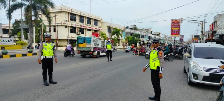 Polantas Lhokseumawe rutin mengatur arus lalu lintas di titik penggal di kawasan Kota Lhokseumawe