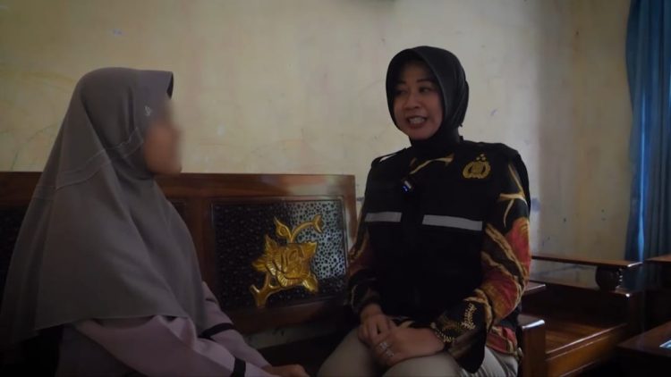 Kanit PPA Sat Reskrim Polresta Banyumas Ipda Metri Zul Utami, S.Psi, yang merupakan konselor untuk korban persetubuhan anak dibawah umur berinisial AZ (12) warga Desa Kedungrandu, Kec. Patikraja, Kab. Banyumas