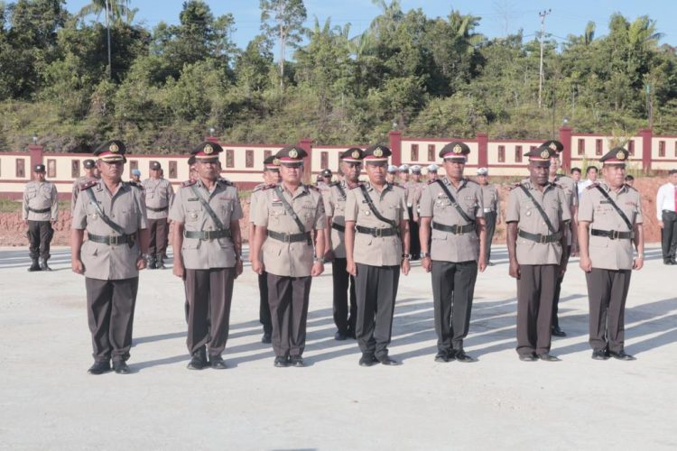 Upacara Serah Terima Jabatan Kabag SDM, Kasat Binmas, Kasat Lantas, Kasat Intel, Kasat Samapta, Kapolsek Jair dan Kapolsek Asiki di Lingkungan Polres Boven Digoel. Sabtu 01 April 2023